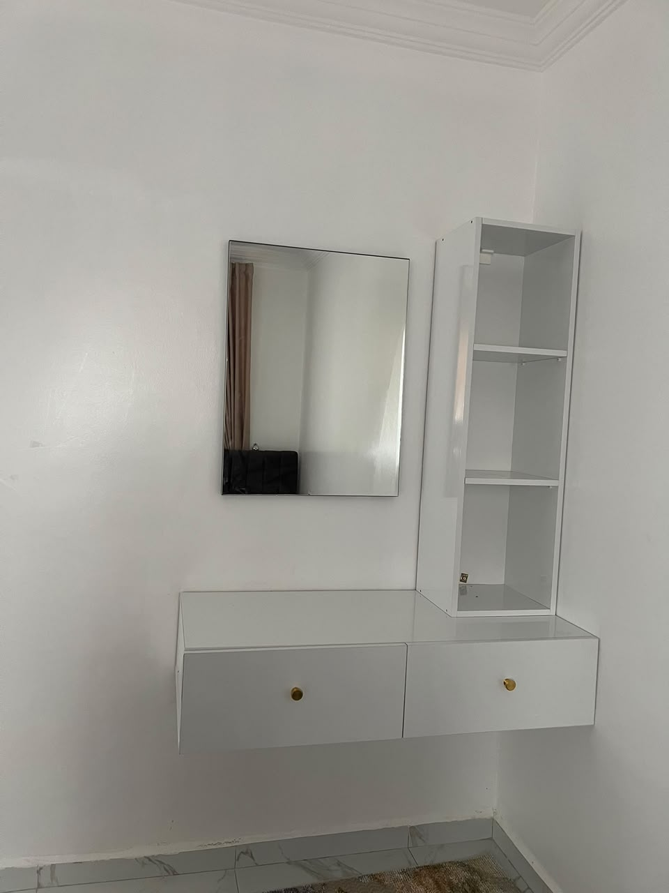 Hilaal dressing unit